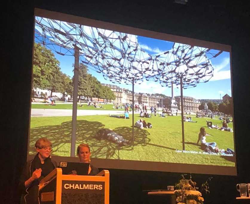 Researchers, Lauren Vasey & Maria Yablonina at AAG 2018 (source:facebook.com/aag2018)